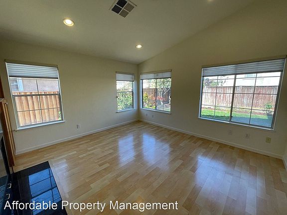 4th image of 1820 Mirabella Dr