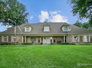 3 Camelot Dr, Oak Brook, IL 60523