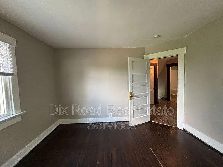 1501 Viola Ave — Photo 3