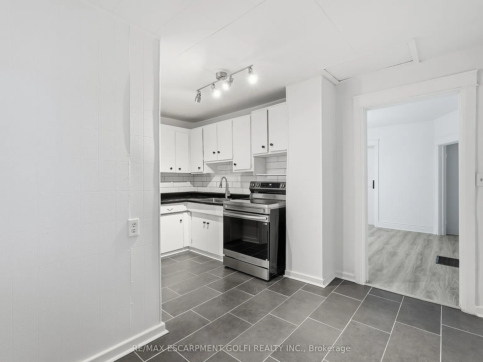 1 bed, $1,300 — Photo 4
