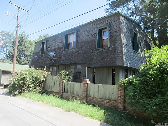 3rd image of 107 E 10th St