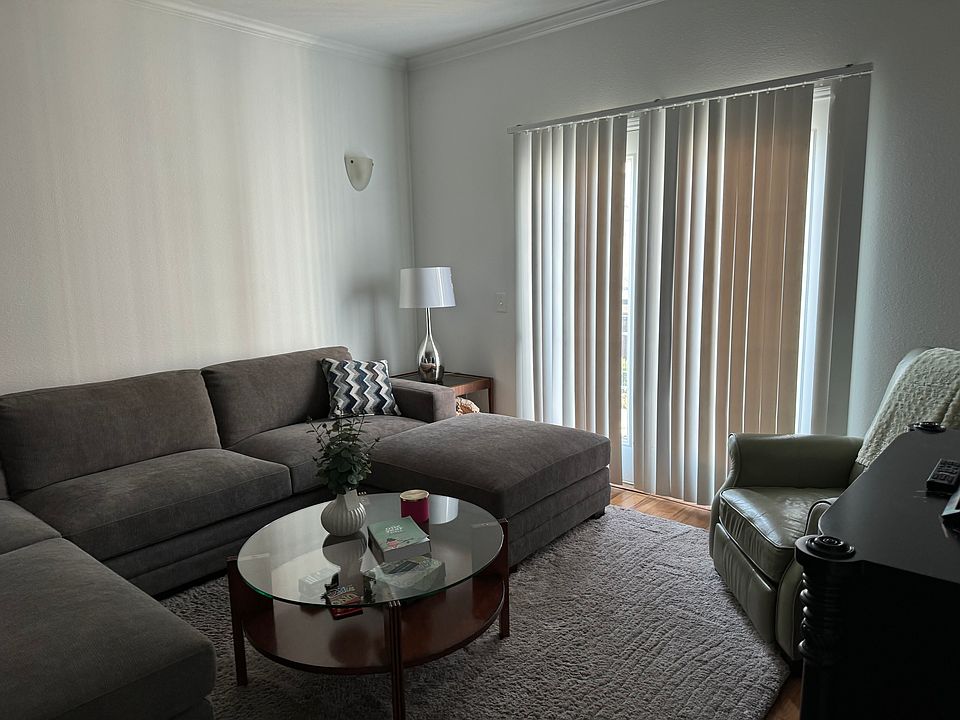 a little closer look at the living room