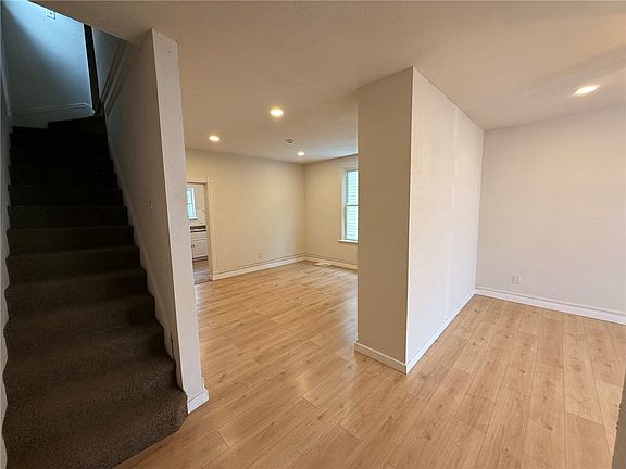 2nd image of 828 Frank St