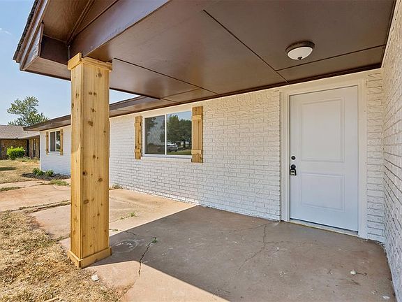 5th image of 2024 E Robberts Ave