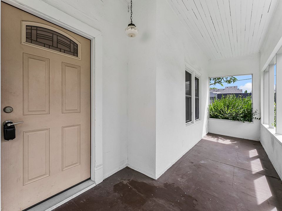 Upper unit entry (with porch!)
