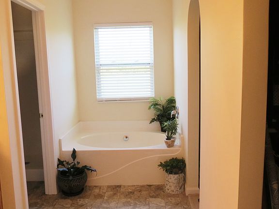 3rd image of 430 Cherry Hill Ct
