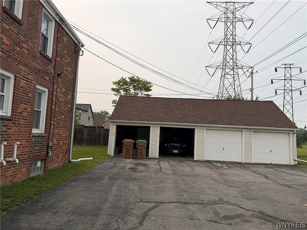2 bed, 1.0 bath, 5040 sqft, $1,325 — Photo 2
