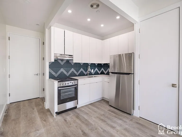 1595 New York Ave #PENTHOUSE — Photo 2