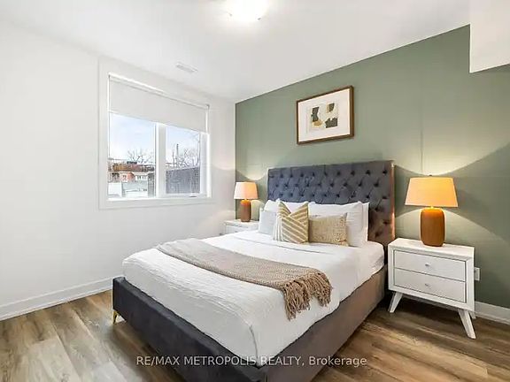 4th image of 447 Lansdowne Ave #1A