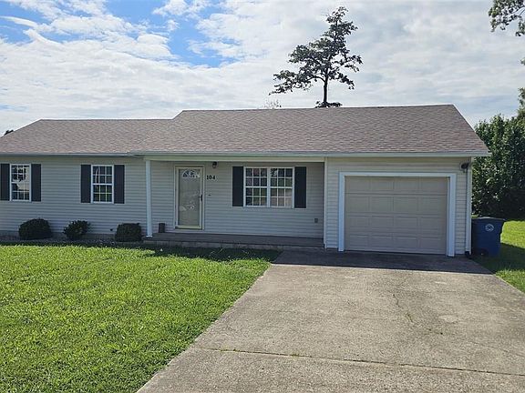3rd image of 104 Waterford Ln