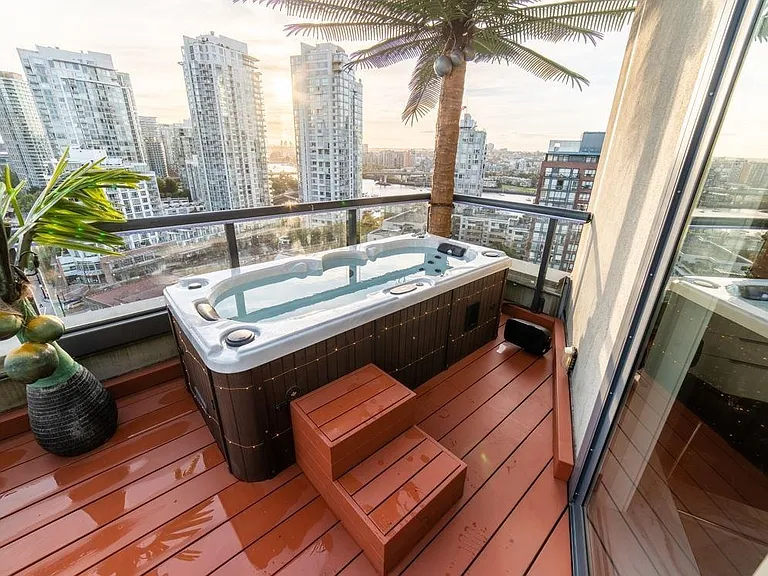 199 Drake St #PENTHOUSE — Photo 33