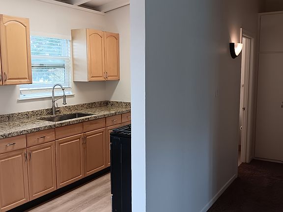 4th image of 1358 Jefferson Ave #4