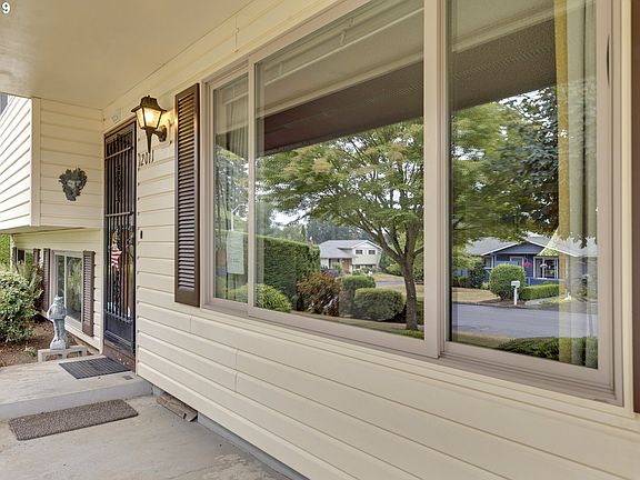 3rd image of 12011 SE 70th Ave