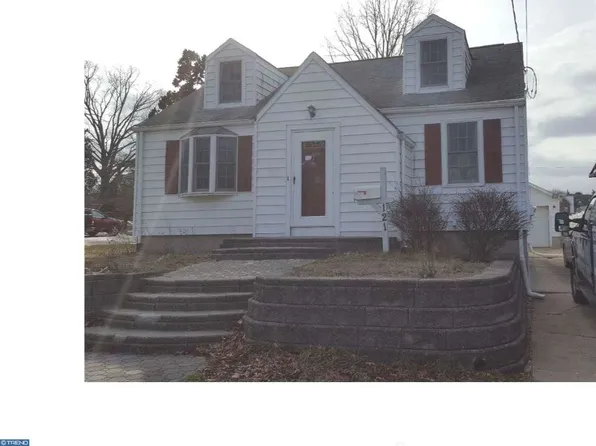121 Regina Ave, Hamilton, NJ 08619