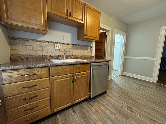 2nd image of 18 Burgoyne St Floor 1