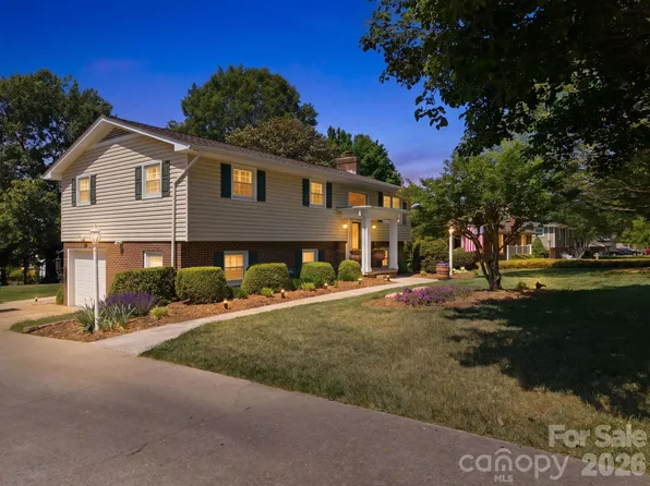 2340 24th Ave NE, Hickory, NC 28601