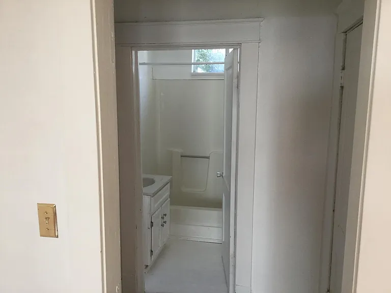 224 W Watson St — Photo 8