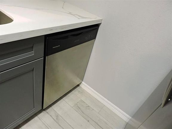 5th image of 10912 Gulf Fwy APT 25