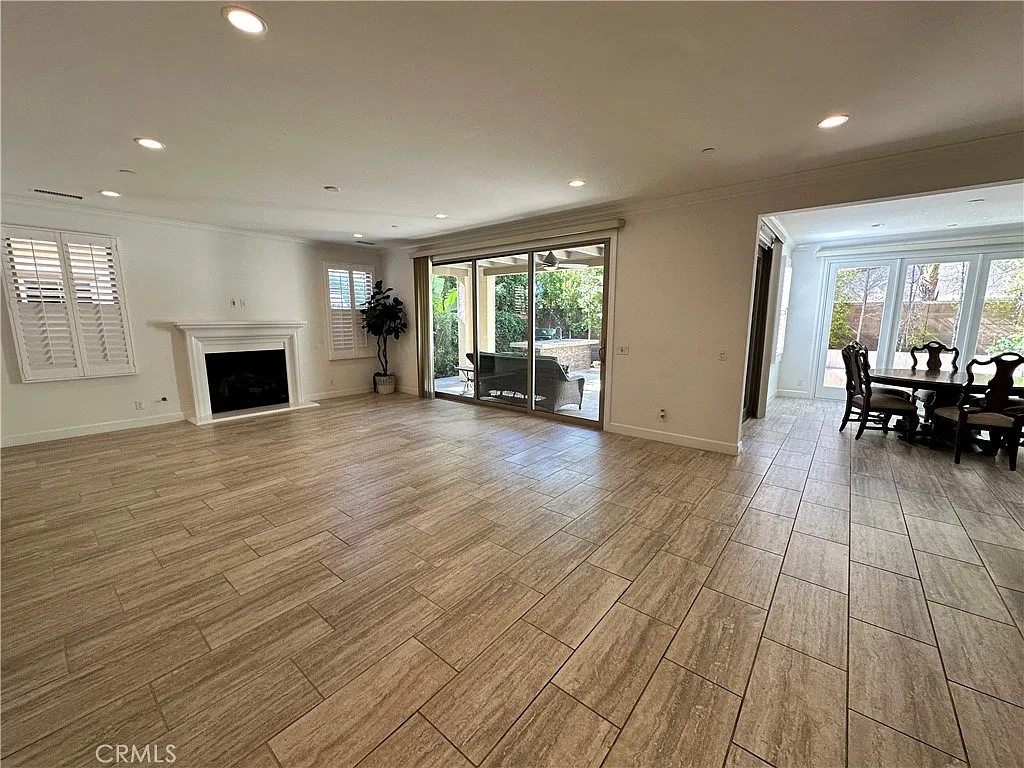 4 bed, 3294 sqft, $7,200 — Photo 3