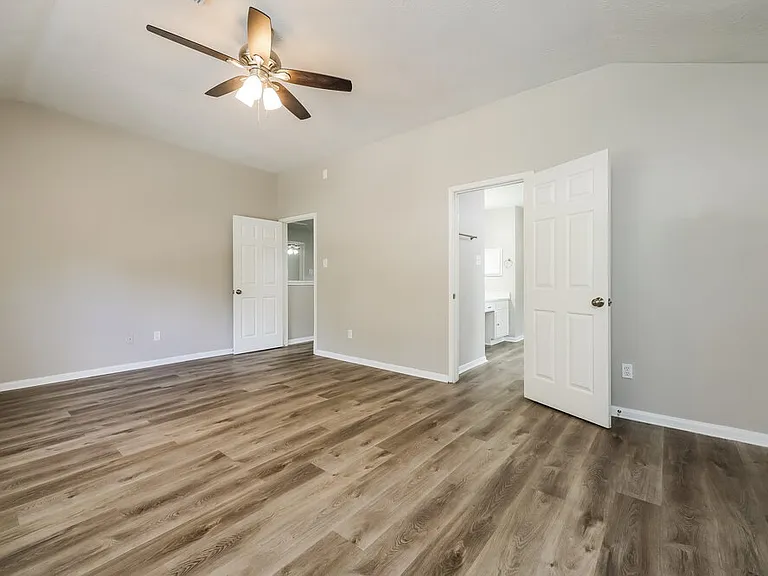 18450 Hollow Oaks Cir — Photo 10