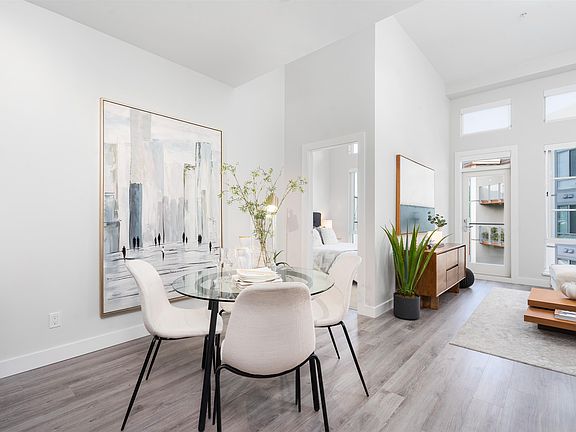 5th image of 1728 Gilmore Ave #411