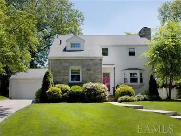85 Shadow Ln, New Rochelle, NY 10801