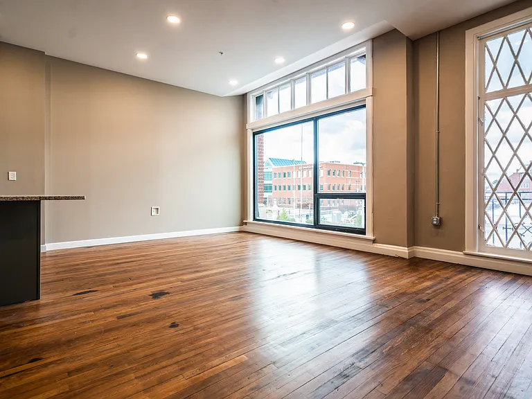 3800 Euclid Ave #109 — Photo 4