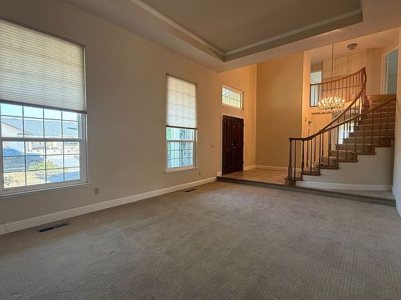 2nd image of 606 Los Pinos Ave