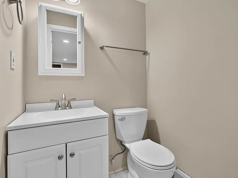 3919 N Chesterbrook Rd — Photo 5