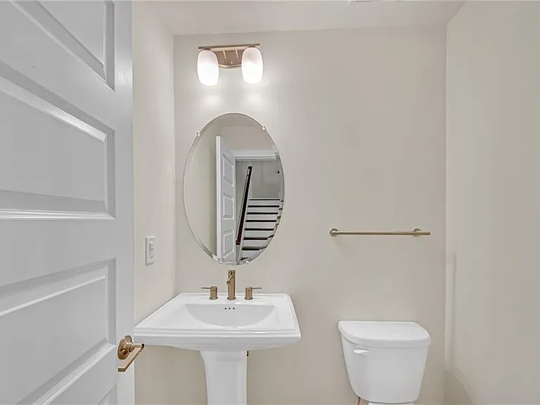 860 Stonehill Ln — Photo 16