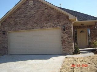 12 S Ridge Pointe Cir, Edmond, OK 73034