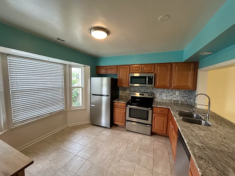 717 Westminster Ln — Photo 25