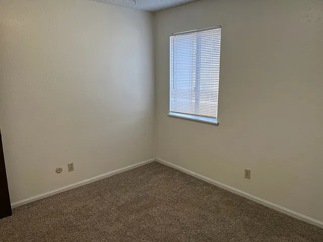 Tiblow Village Apartments — Photo 38