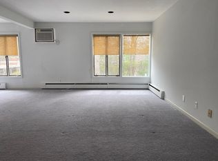 64 N Lake Dr APT E2, Hamden, CT 06517