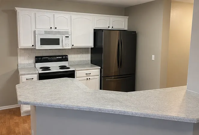 3075 Oxford St — Photo 10