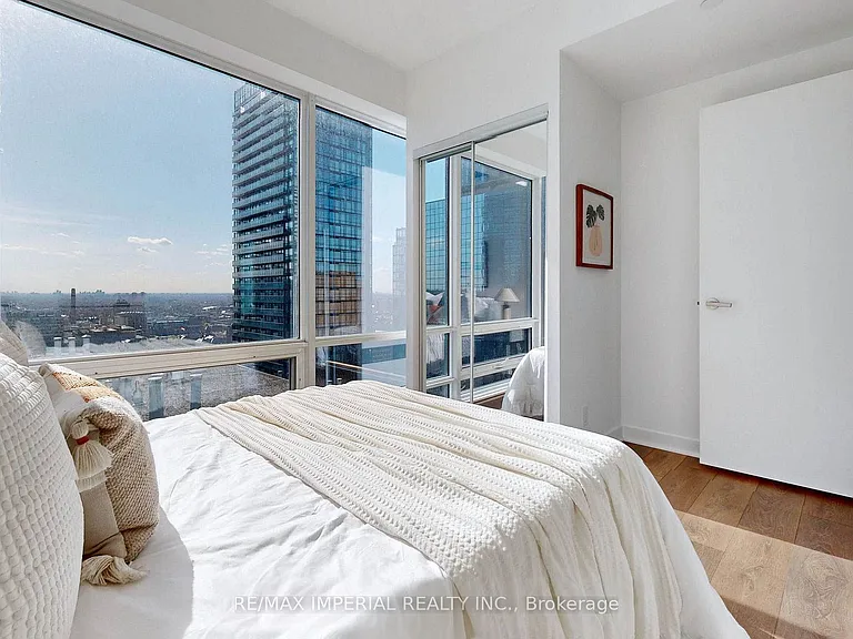15 Grenville St #2803 — Photo 18