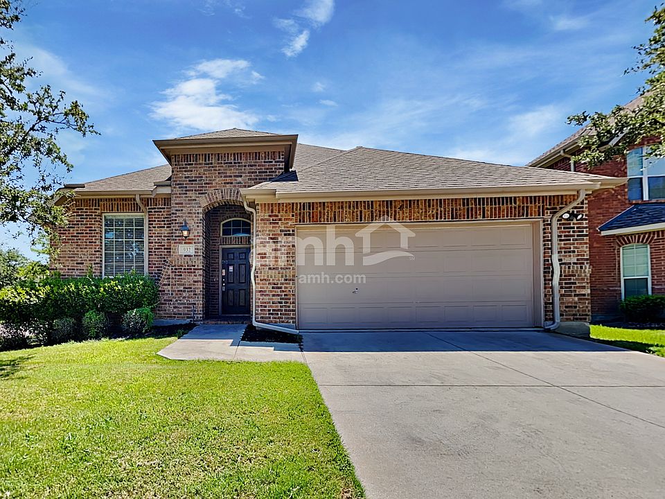 1st image of 932 Lake Hollow Dr
