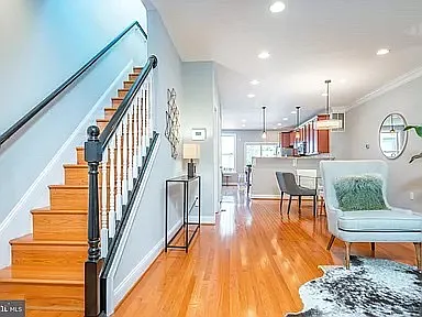 1706 D St NE — Photo 2