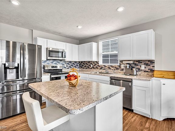 3rd image of 665 Cherrywood Ln
