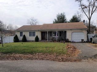 20 Garland Rd, Rocky Point, NY 11778