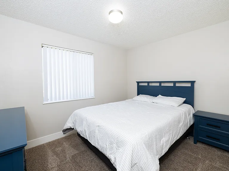 Glendale Apartments — Photo 10