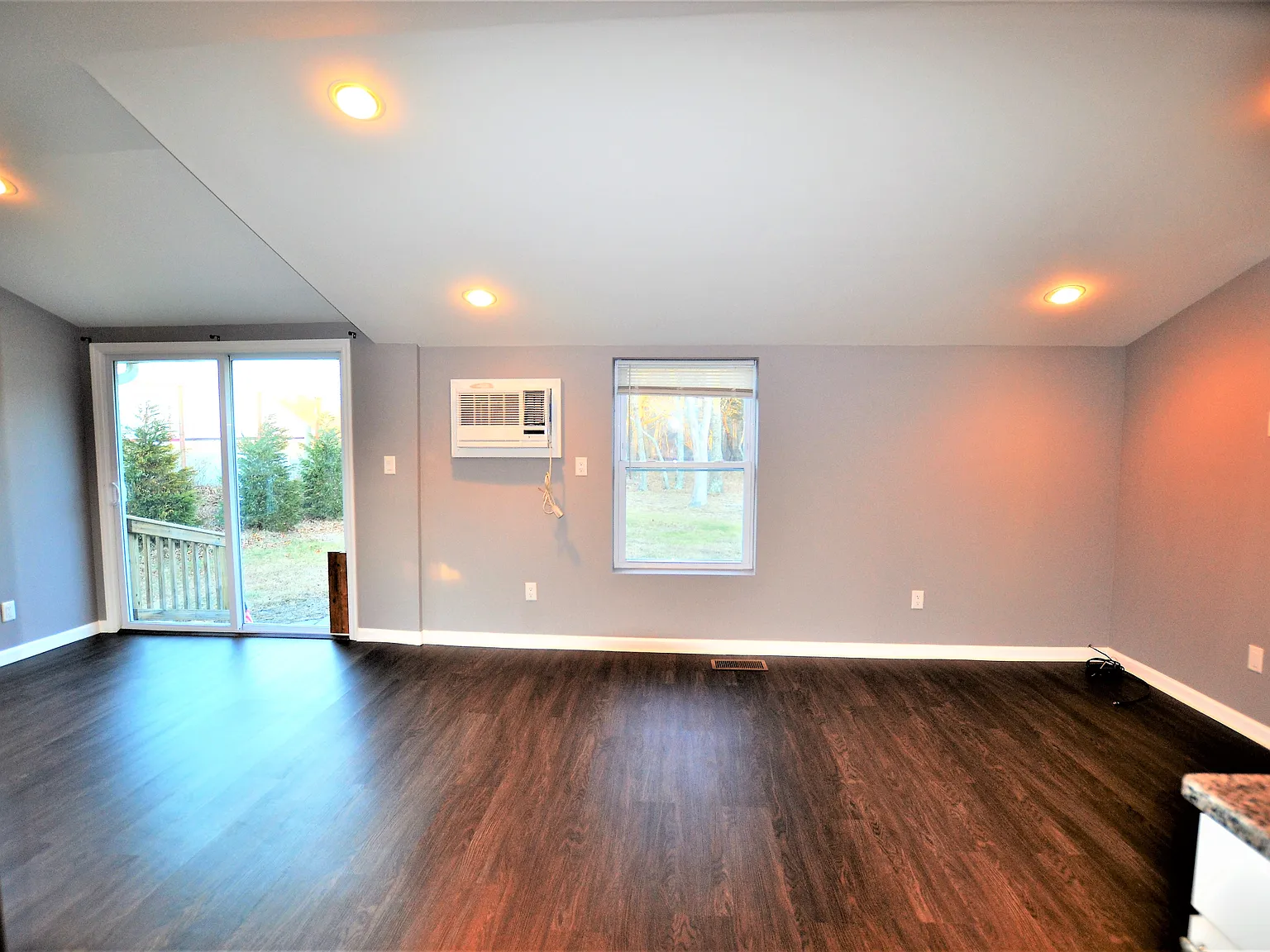Totally Updated One-Bedroom Private Apartment Westhampton Beach — Photo 2