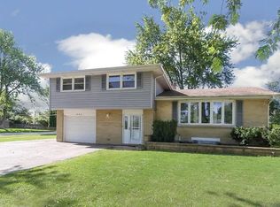 809 Cambridge Rd, South Elgin, IL 60177