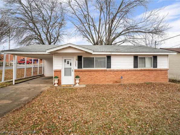 1506 W Gibson St, Ozark, AR 72949