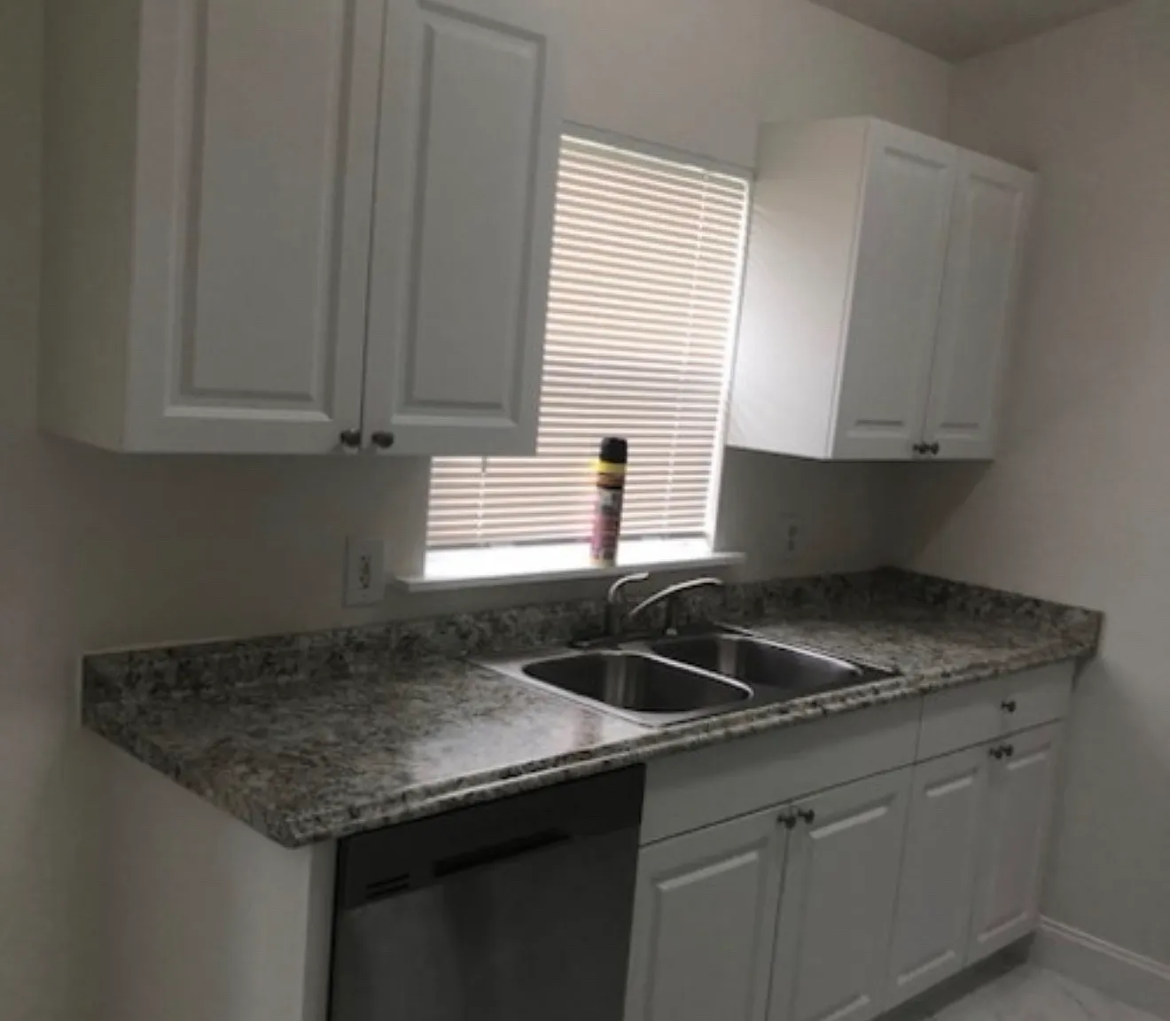 3 bed, 1100 sqft, $1,550 — Photo 2