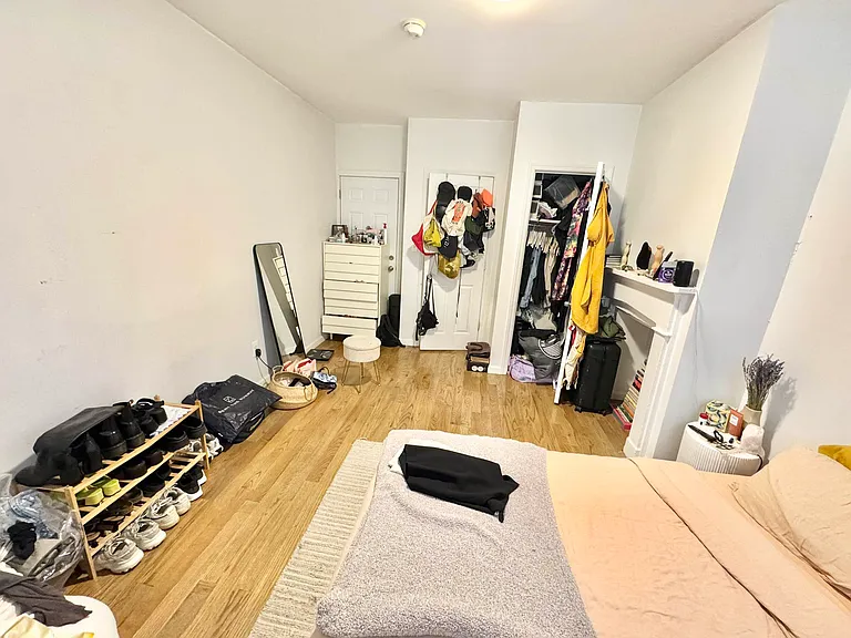 182 Meserole St #2R — Photo 3
