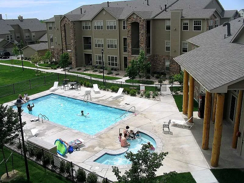 2 bed, 1.5 bath, 964 sqft, $1,600 — Photo 2
