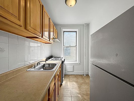 4th image of 846 50th St #4D