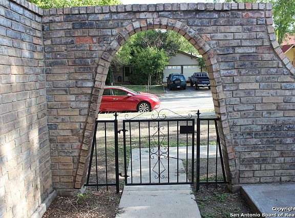 2nd image of 7821 Grass Hollow Dr
