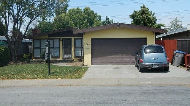 1st image of 3425 Holly Dr